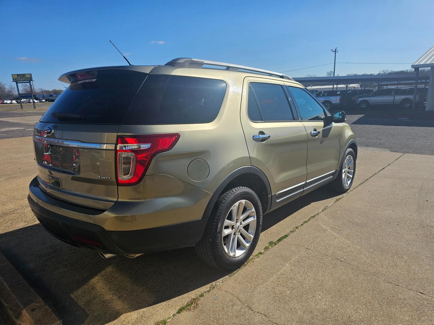 2013 GREEN /BLACK FORD EXPLORER XLT 4WD (1FM5K8D80DG) with an 3.5L V6 DOHC 24V engine, 6-SPEED AUTOMATIC transmission, located at 533 S Seven Points BLVD, Seven Points, TX, 75143, (430) 255-4030, 32.313999, -96.209351 - Photo#2